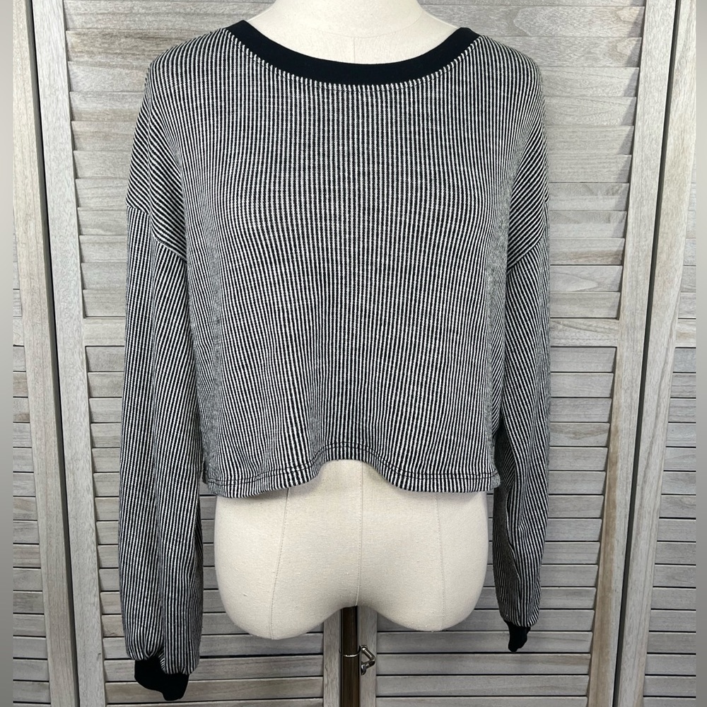 WILD FABLE Striped Knit Cropped Long Sleeve Tee  Black & White-Small